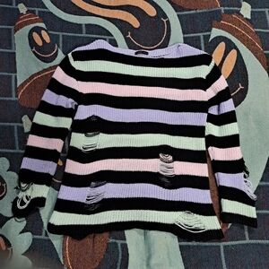 🌈PASTEL BOATNECK STRIPED DISTRESSED SWEATER-M